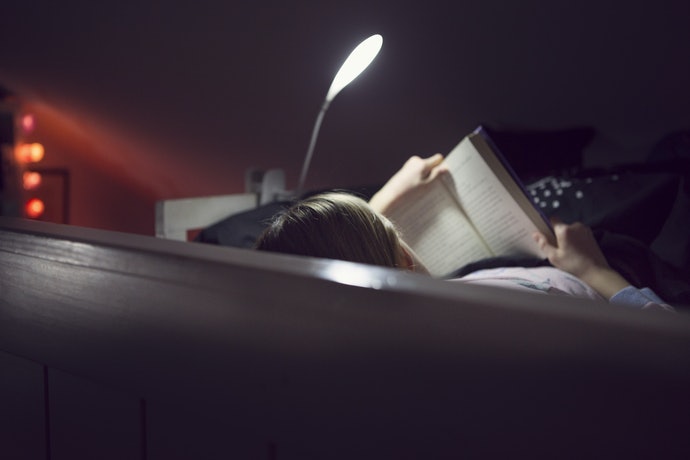 Loại Kẹp: Cố Định Vào Bàn Học Và Giường Ngủ