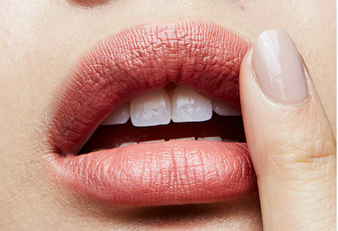 Chất Son Bán Lì - Semi-matte: Bền Màu Nhưng Không Quá Khô