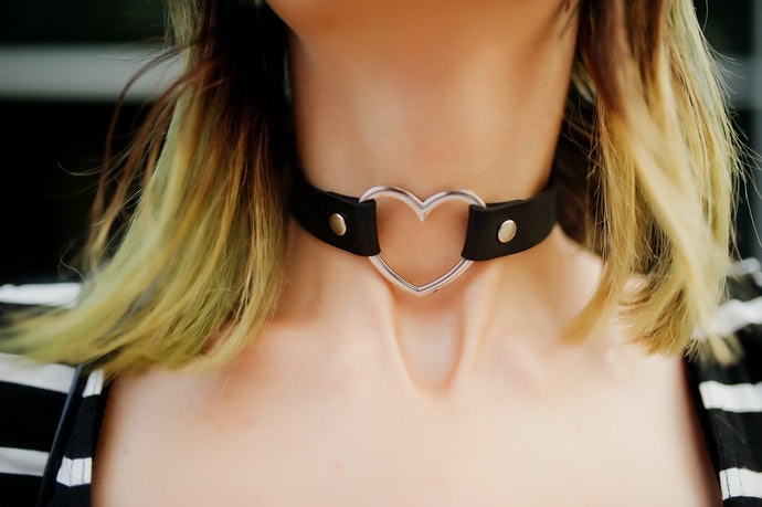 Vòng Cổ Choker Da: Đặc Trưng Của Phong Cách Gothic
