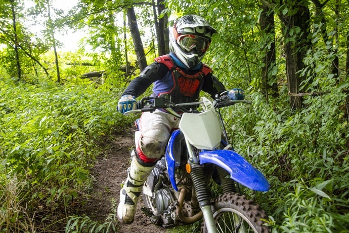 Mũ Bảo Hiểm Off-road: Chạy Trên Đường Địa Hình, Tận Hưởng Cảm Giác Của Một Tay Đua