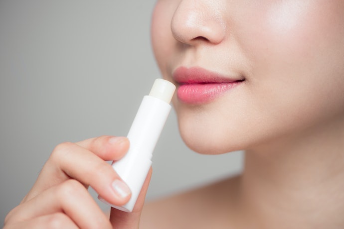 Nếu Da Bạn Nhạy Cảm: Những Thành Phần Nên Tránh Khi Chọn Son Dưỡng Môi