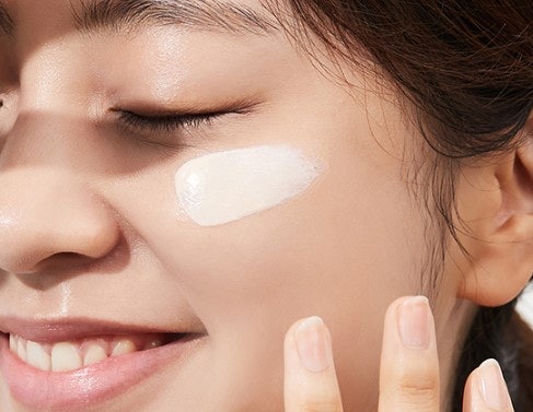 Da Dầu: Chọn Kem Chống Nắng Kiềm Dầu, Không Gây Mụn Cho Da