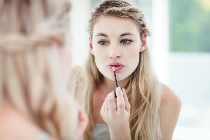 Son Dạng Ống: Cho Lớp Son Tán Đều Trên Môi