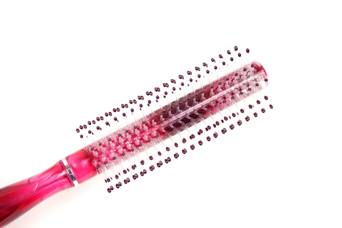 Lược Nylon: Giá Thành Rẻ, Phù Hợp Với Nhiều Chất Tóc