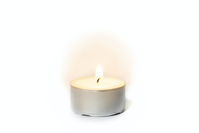 Nến Thơm Tealight: Thưởng Thức Hương Thơm Trong Thời Gian Ngắn