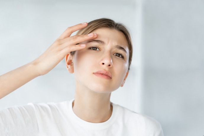 Da Dầu Mụn: Thành Phần Kháng Viêm, Cồn Làm Sạch Nhưng Cần Lưu Ý Kích Ứng