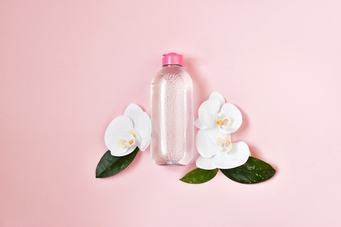Da Dầu Mụn: Chọn Nước Micellar Giúp Hòa Tan Dầu, "Kéo" Bụi Bẩn Khỏi Da
