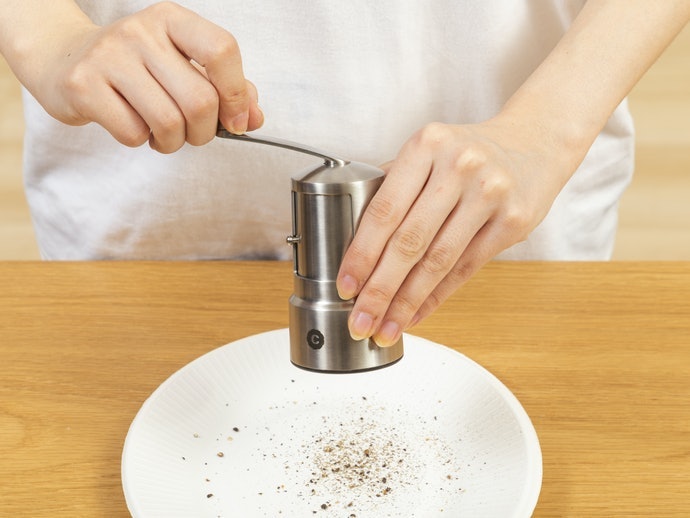 Loại Có Cần Quay: Xay Dễ Dàng Với Ít Lực