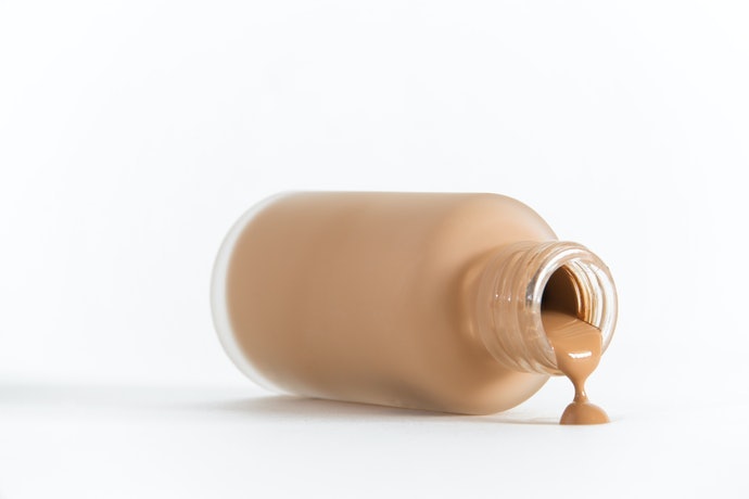 Kem Nền Dạng Lỏng (Liquid): Độ Ẩm Cao, Không Gây Khô Da