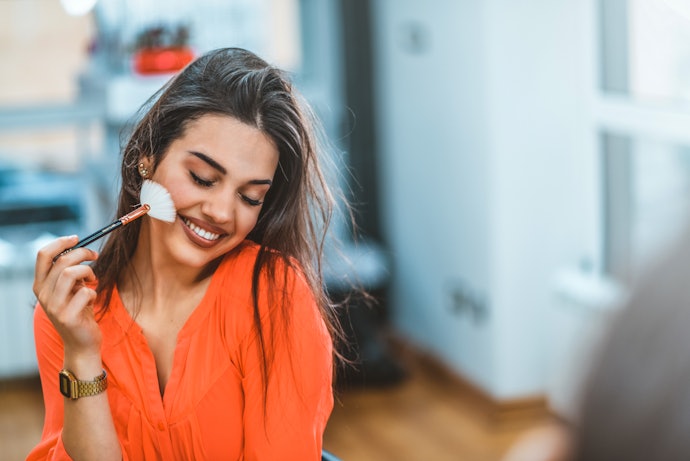 Lựa Chọn Cọ Hình Quạt Cho Hiệu Ứng Make Up Mỏng, Nhẹ, Tự Nhiên Phần Gò Má, Sống Mũi, Mắt