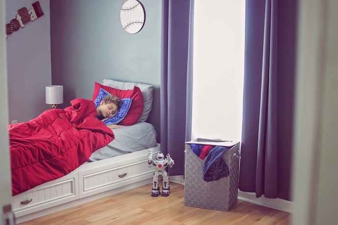 Gầm Giường: Rộng, Có Ngăn Kéo Chứa Đồ Tiện Lợi