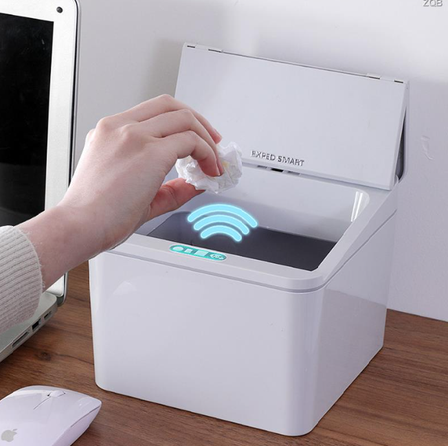 Nắp Cảm Ứng: Không Cần Chạm Tay Vào Nắp Thùng Rác