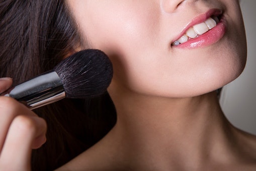 Chú Ý Đến Cảm Giác Khi Dùng Cọ Trang Điểm