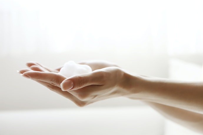 Chăm Sóc, Vệ Sinh Lỗ Xỏ Mỗi Ngày
