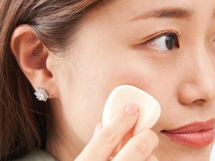 Nếu Lo Lắng Về Vấn Đề Vệ Sinh Ngón Tay, Hãy Sử Dụng Mút Trang Điểm