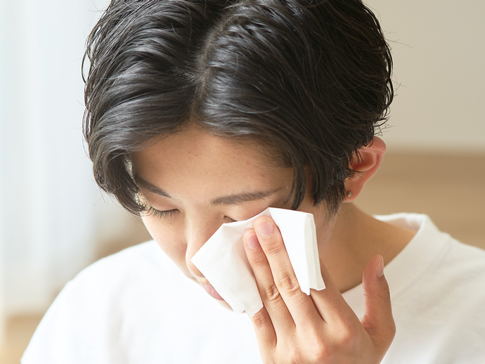 Lau Sạch Dầu Trên Mí Mắt Để Keo Lâu Trôi Hơn