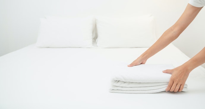 Gấp Ga Giường Bằng Cách Cố Định Các Góc Tại 1 Điểm