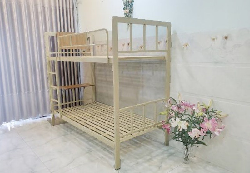 Giường Sắt Hai Tầng Có Bàn Học 1