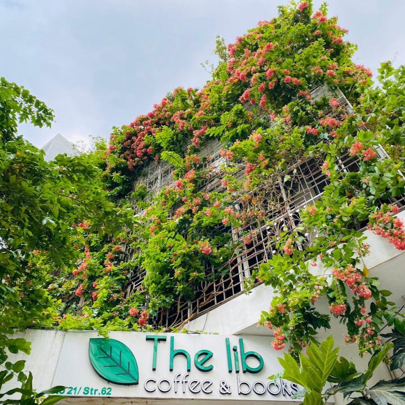 Cafe Sách The LIB Coffee & Books 1