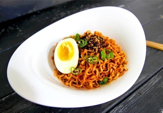 Mì Trộn Gà Cay Buldak 2
