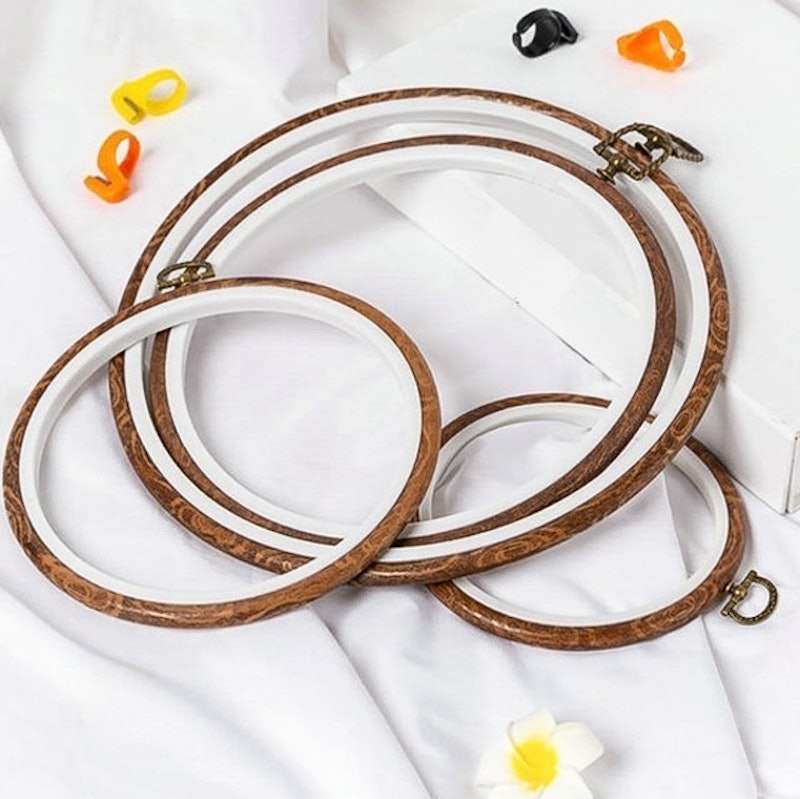Khung Thêu Nhựa Vân Gỗ 1
