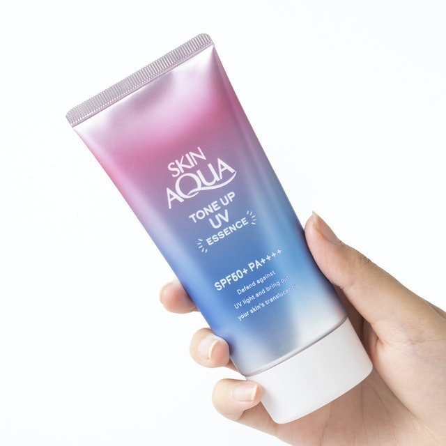 Skin Aqua Tone Up UV Essence 5