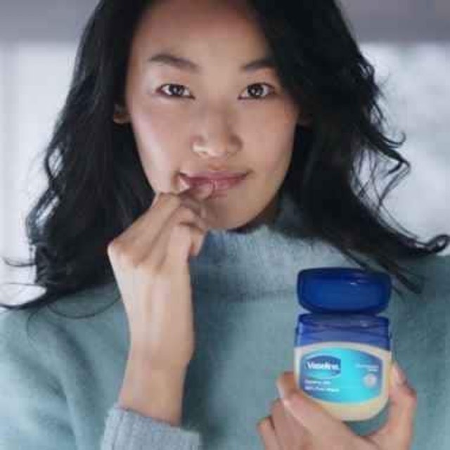 Son Dưỡng Môi Vaseline Lip Therapy Original  2