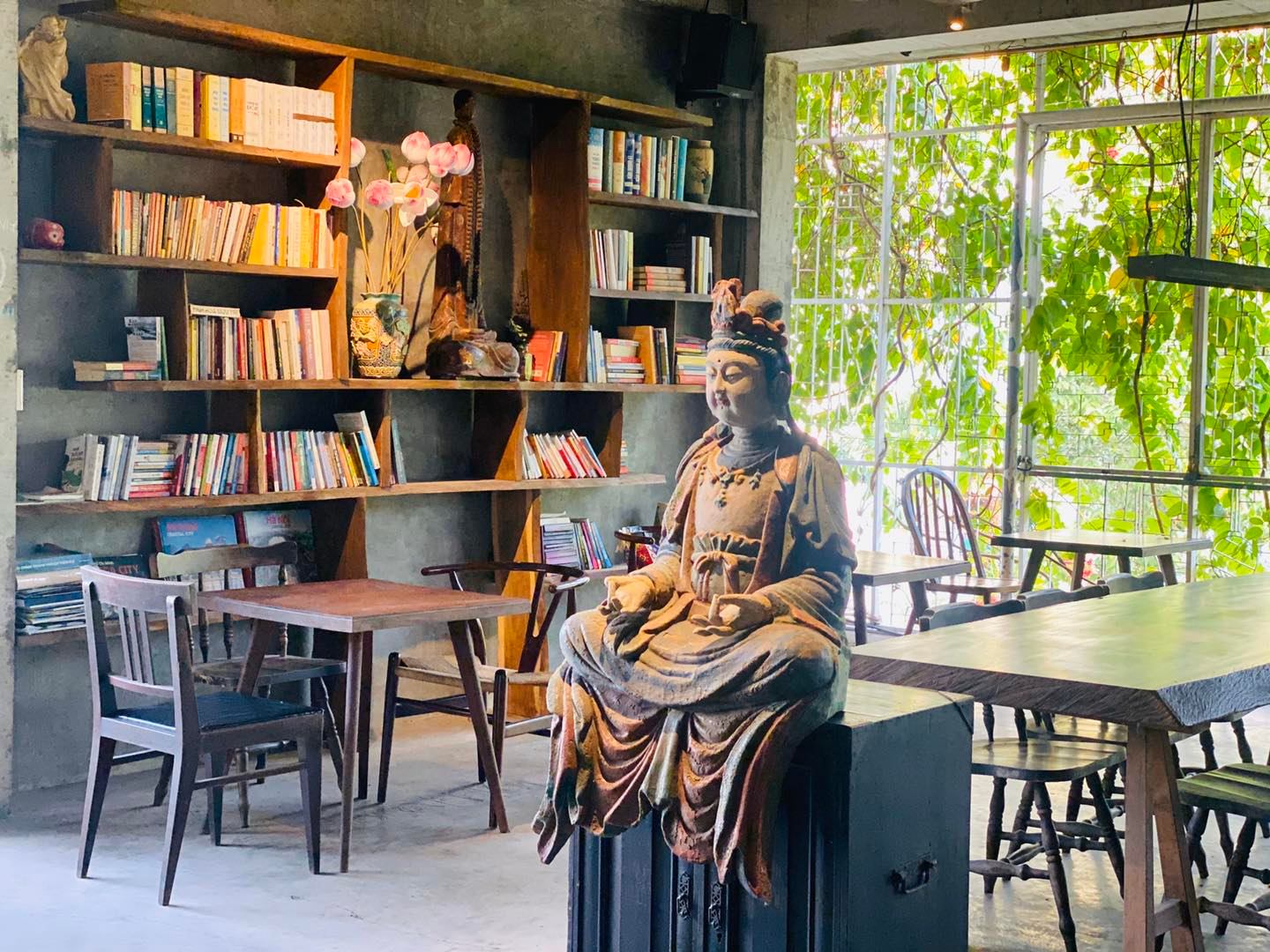 Cafe Sách The LIB Coffee & Books 2