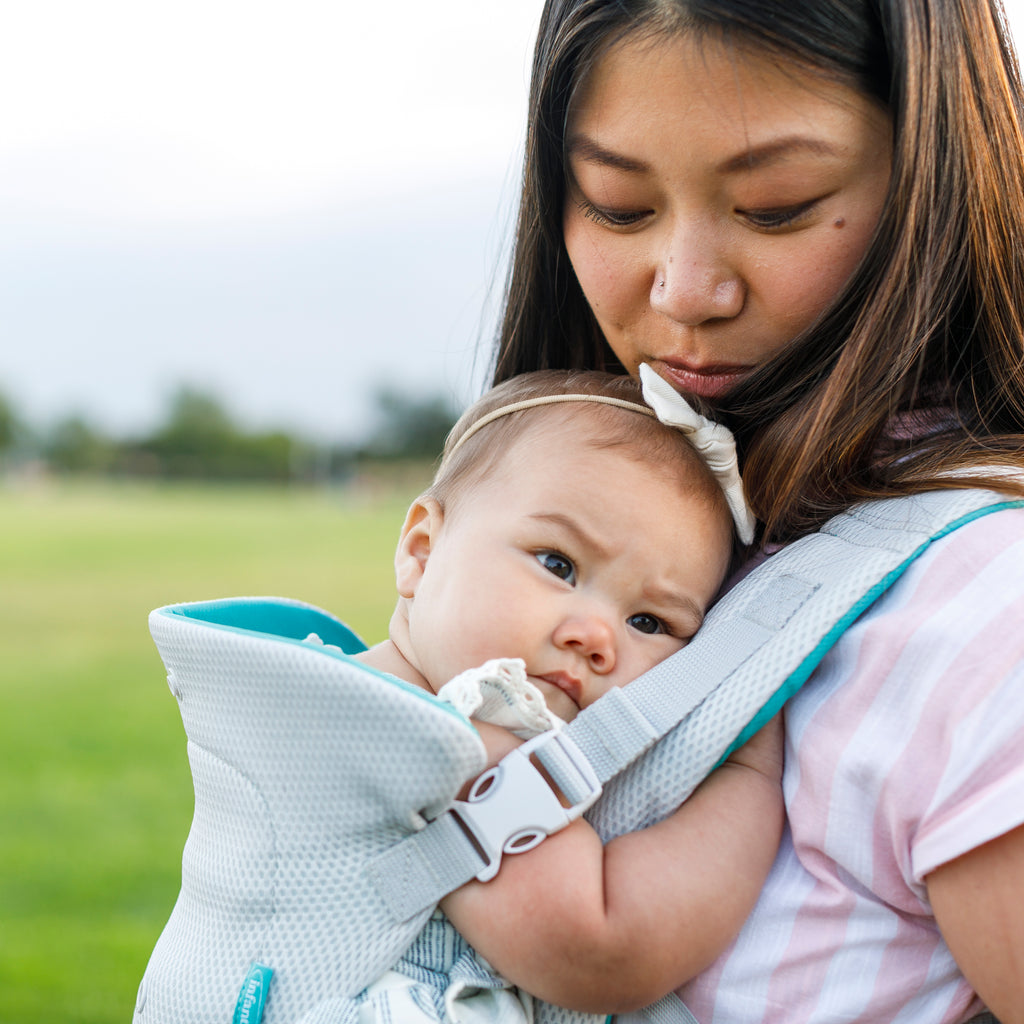 Địu Em Bé Infantino Flip 4-in-1 Light & Airy Converible 3