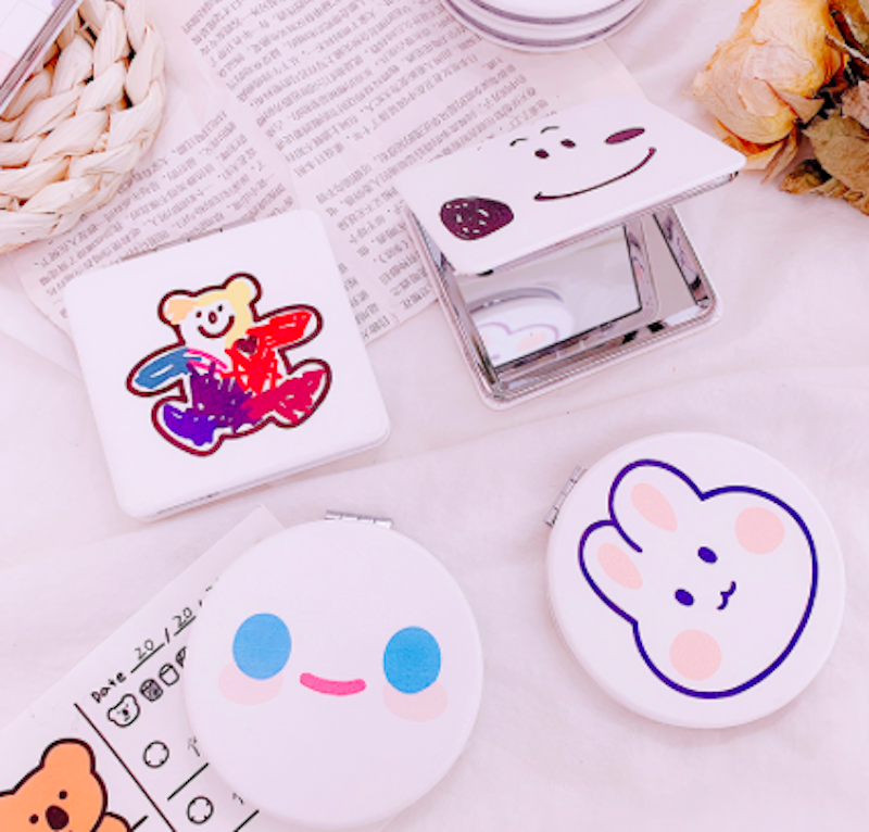 Gương Trang Điểm Mini Hai Mặt Gấp Gọn 3