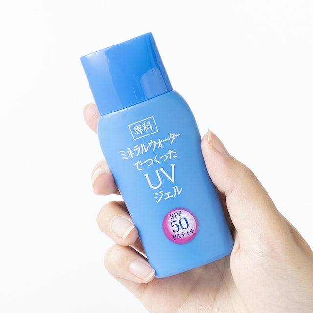 Senka Mineral Water UV Gel 2