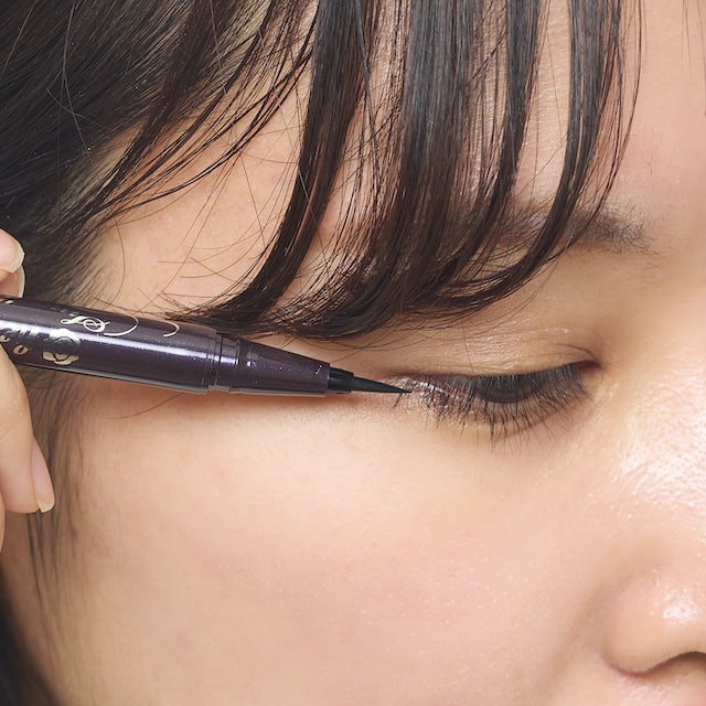 Kiss Me Heroine Make Smooth Liquid Eyeliner 4