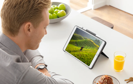 Bàn Phím iPad Logitech Combo Touch  5
