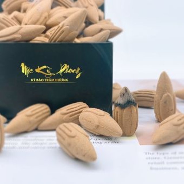 Nụ Trầm Hương  1