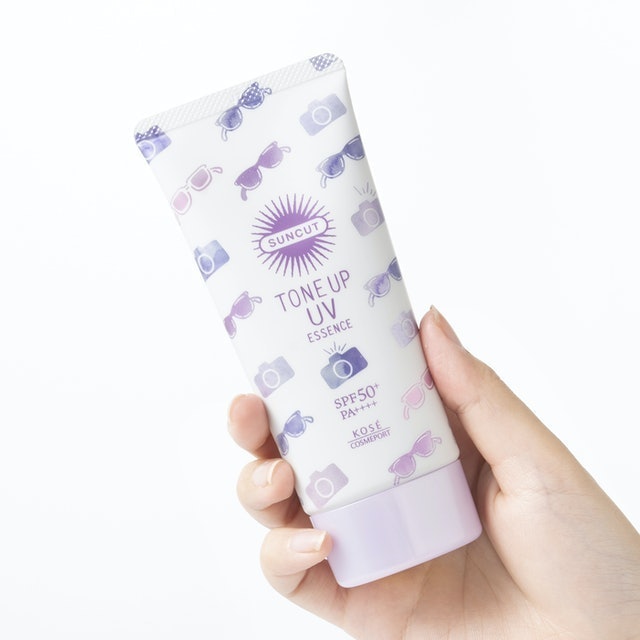 SUNCUT TONE UP UV ESSENCE 4