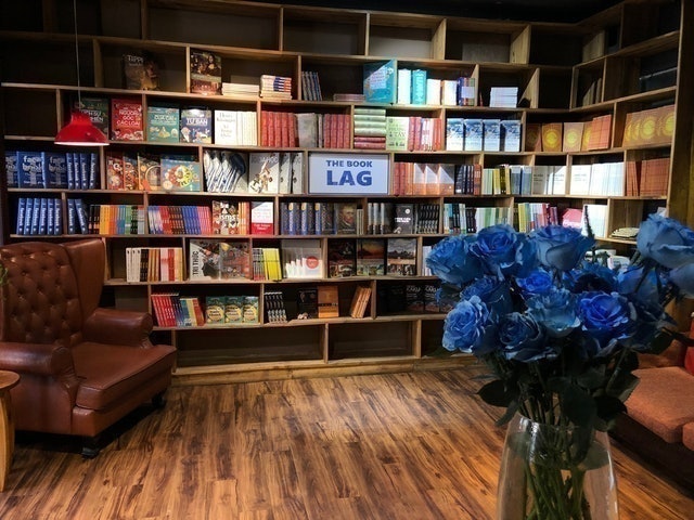 Hoa 10 Giờ Floral & Book Café  1
