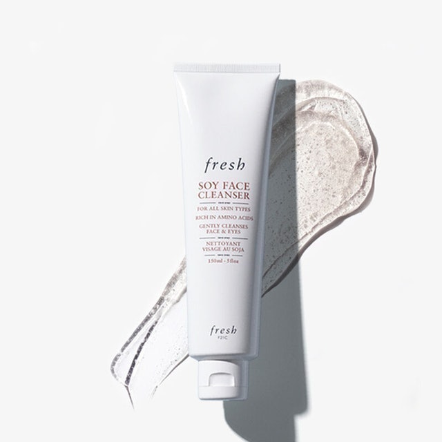 Soy Makeup Removing Face Wash 1