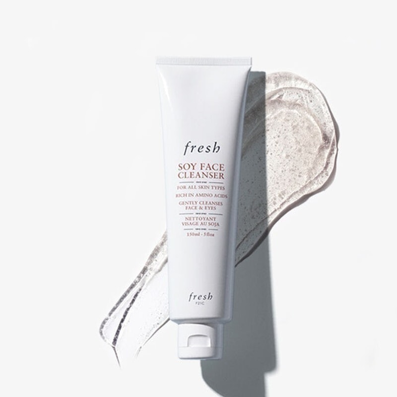 Soy Makeup Removing Face Wash 1