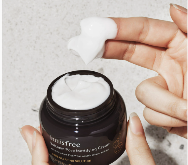 Kem Dưỡng innisfree Volcanic Pore Mattifying Cream 2
