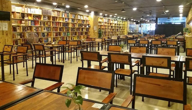 Café Thư Viện Sách Đông Tây 1