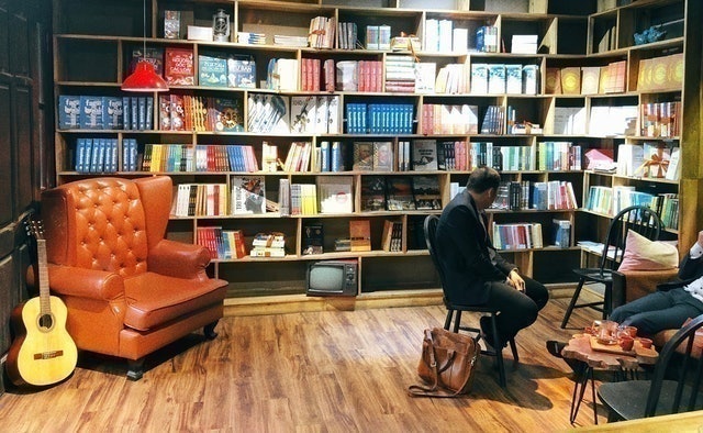 Hoa 10 Giờ Floral & Book Café  3