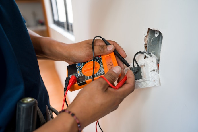 Đảm Bảo Điện Áp Và Công Suất Phù Hợp