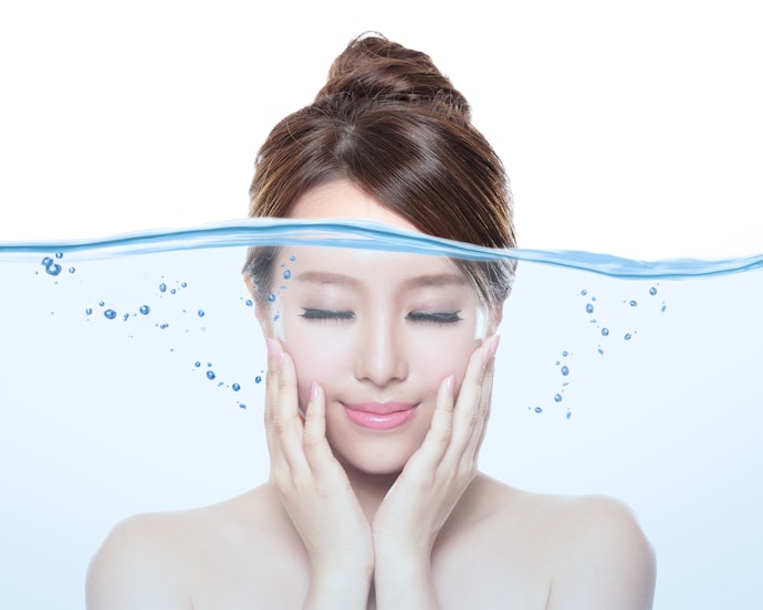 Đi Biển, Đi Bơi, v.v. Nên Chọn Loại Water Proof Để Ngăn Nền Trôi Nhanh Khi Gặp Nước