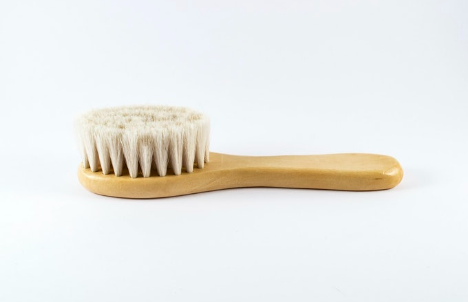Để Massage Nhẹ Nhàng Da Đầu Bé Sơ Sinh, Ưu Tiên Loại Lược Bàn Chải Lông Mềm, Làm Từ Lông Tự Nhiên