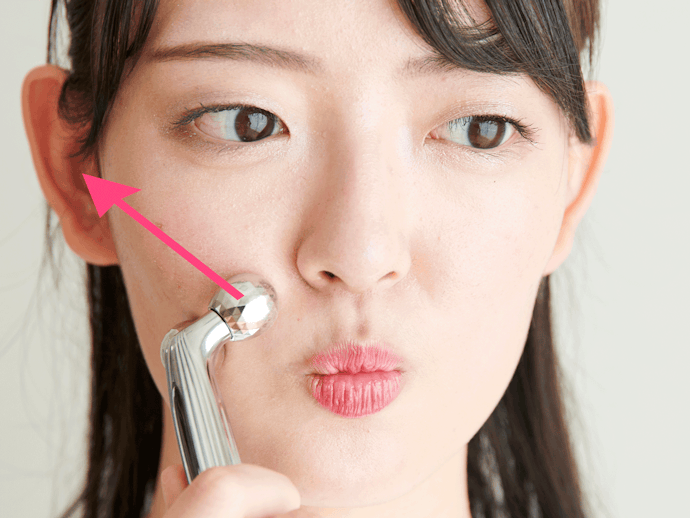Vùng Má, Miệng: Cố Định Và Di Chuyển Khi Chu Môi Chữ "U" Và "O"