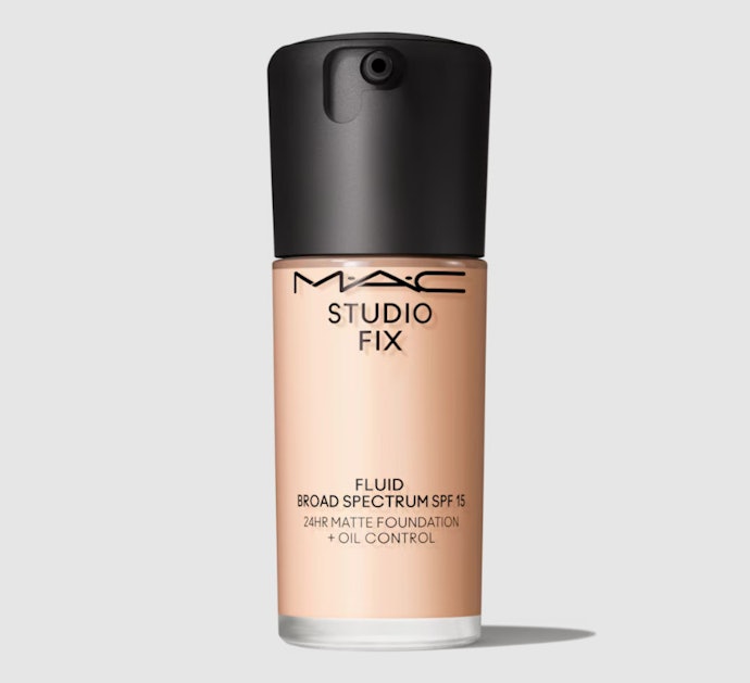 Chọn Kem Nền Có Nhãn Oil-Free, Oil-Control, v.v. Ưu Tiên Loại Giúp Tạo Finish Matte Hoặc Semi Matte