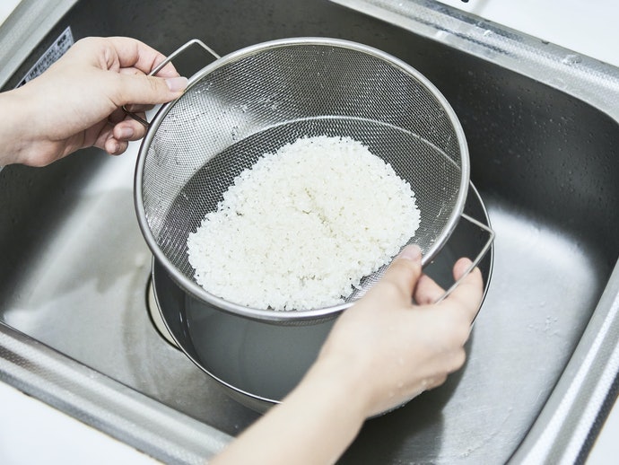 Không Vo Gạo Trực Tiếp Trong Lòng Nồi Cơm