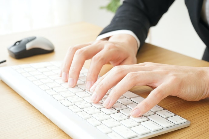 Tiết Kiệm Không Gian Làm Việc: Chọn Giá Đỡ Có Khu Vực Đặt Bàn Phím Rời