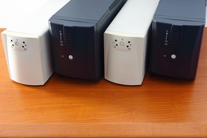 UPS Line Interactive: Bảo Vệ Máy Chủ Và Ổn Định Điện Áp