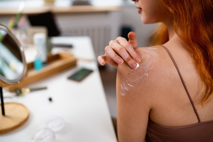 Tẩy Tế Bào Chết Hóa Học Với AHA, BHA: Giúp Làm Sạch Sâu, Hỗ Trợ Giảm Mụn Lưng, Viêm Nang Lông
